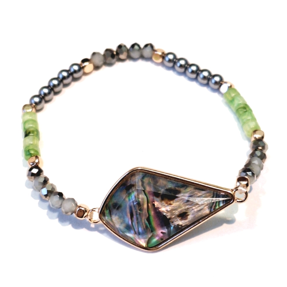 💎 3/$25 Mother of pearl and beads bracelet